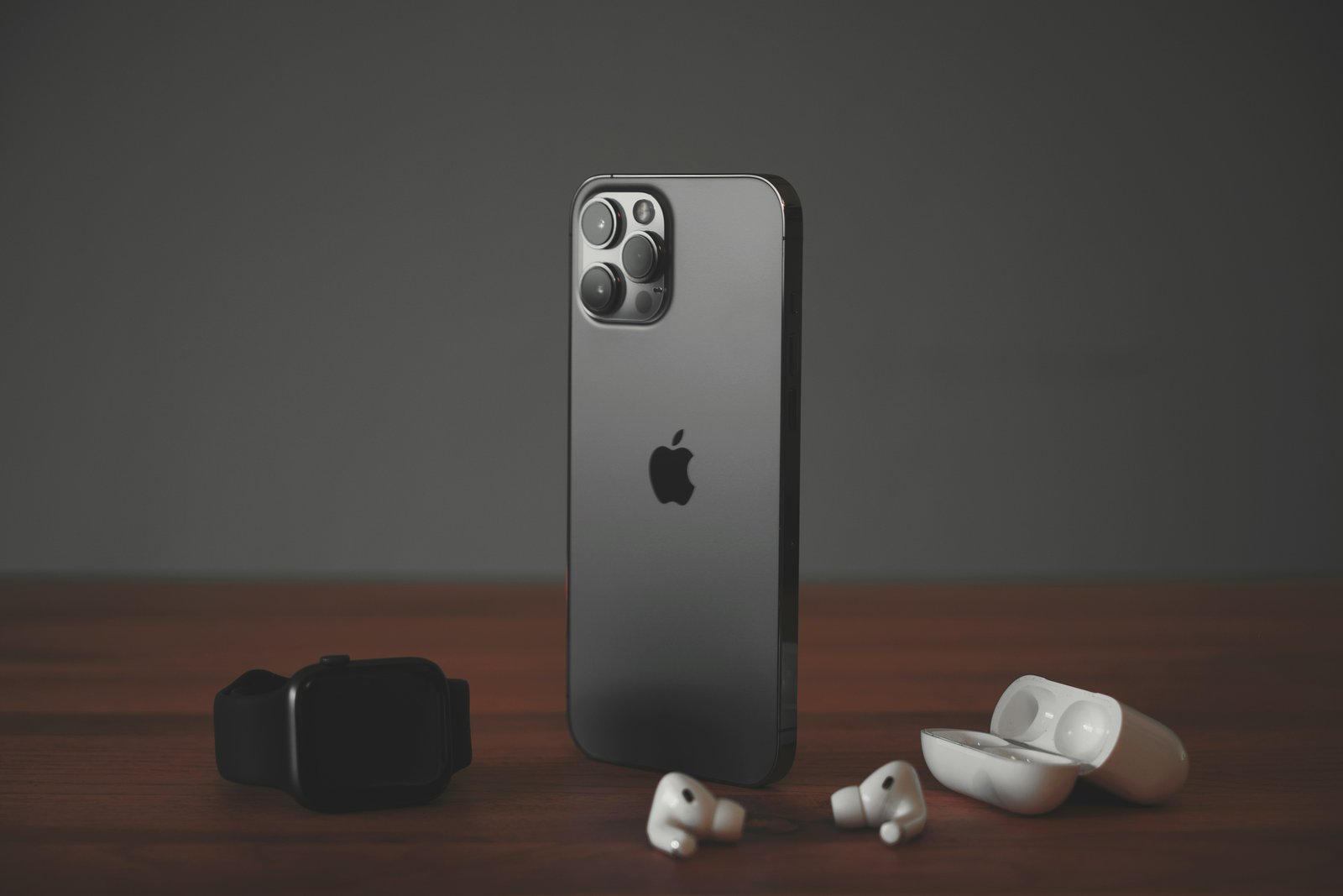 Apple News Today: iPhone, MacBook & iOS Updates