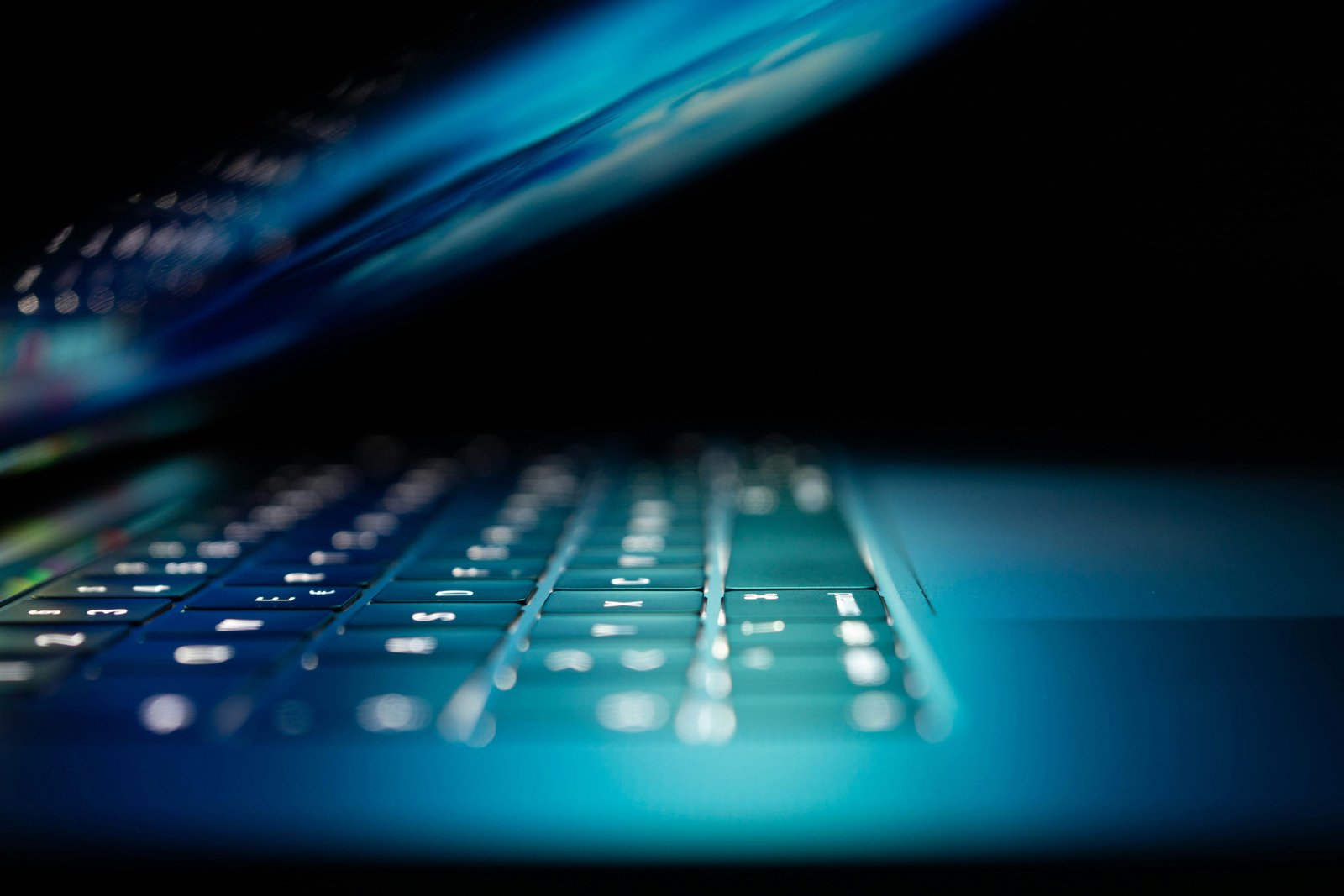 Cybersecurity News: Online Safety, Data Breaches & Hacking Updates